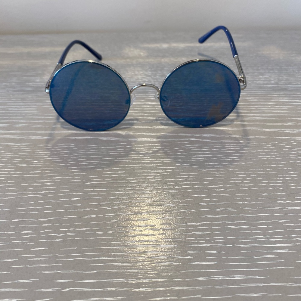Trendy round sunglasses